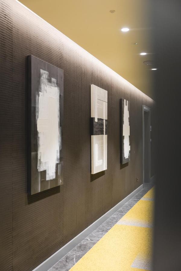 Signum Hotel Podgorica Ngoại thất bức ảnh
