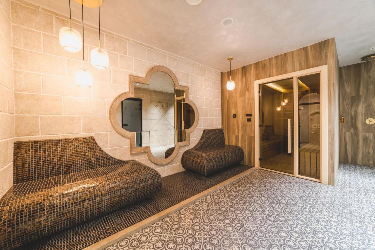 Signum Hotel Podgorica Ngoại thất bức ảnh
